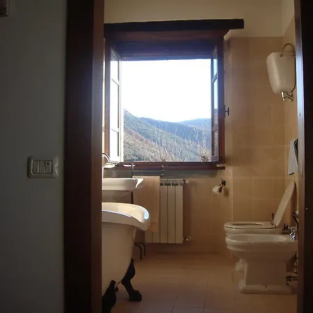 Farm stay Alla Valle Del Falco Frazione Mocaiana